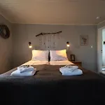Cozy House By The Fjord In The Heart Of Lofoten *