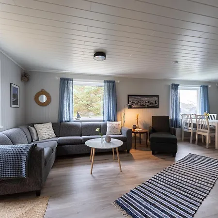 Cozy House By The Fjord In The Heart Of Lofoten *