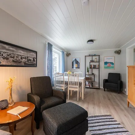 Cozy House By The Fjord In The Heart Of Lofoten Ferienhaus