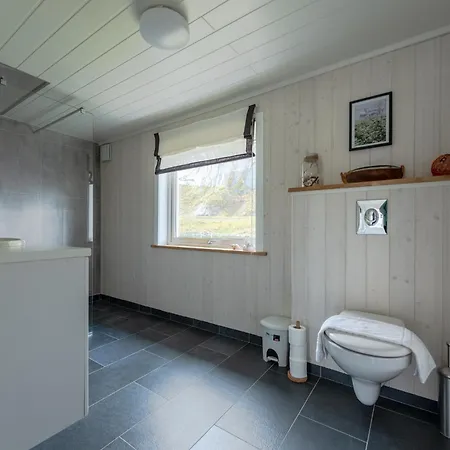 Cozy House By The Fjord In The Heart Of Lofoten 펜션