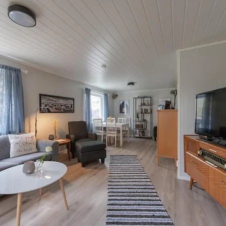 Cozy House By The Fjord In The Heart Of Lofoten * 레이네