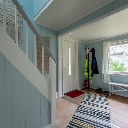 Cozy House By The Fjord In The Heart Of Lofoten Ferienhaus Reine