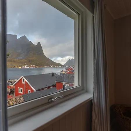 Cozy House By The Fjord In The Heart Of Lofoten 펜션 레이네
