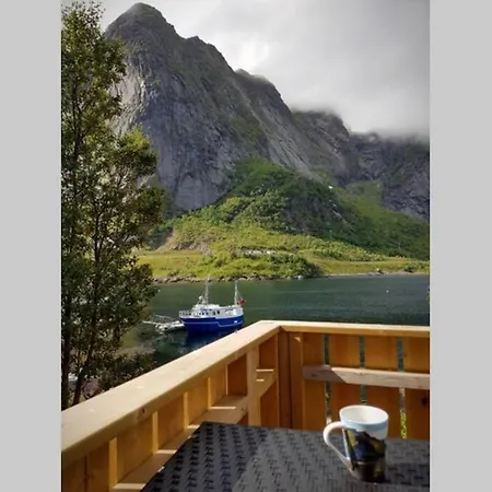 Cozy House By The Fjord In The Heart Of Lofoten *